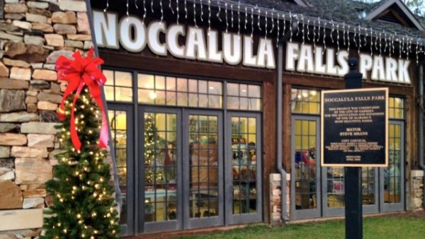 090 Christmas-at-the-Falls-Feature