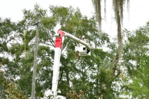 Bay Minette Schoolchildren Thank Alabama Power Linemen After Hurricane Sally