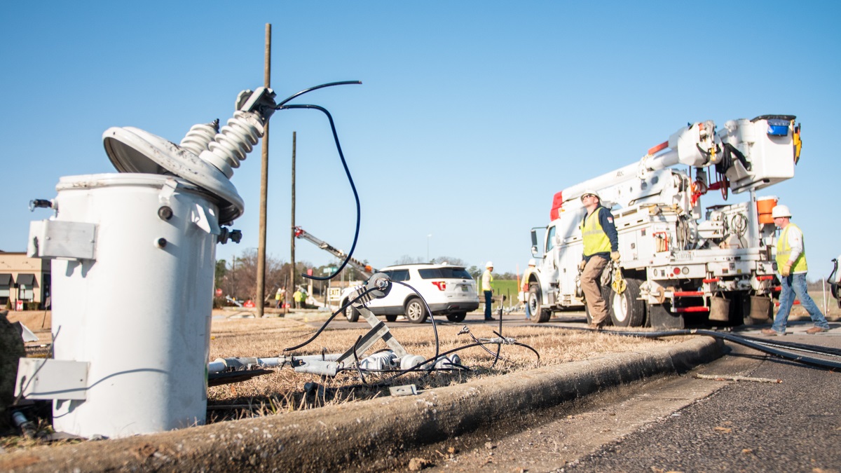 Alabama NewsCenter — Alabama Power Storm Team Responds to Tornado