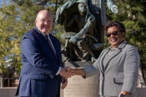 Alabama NewsCenter — Auburn University, Tuskegee University sign agreement to create umbrella partnership